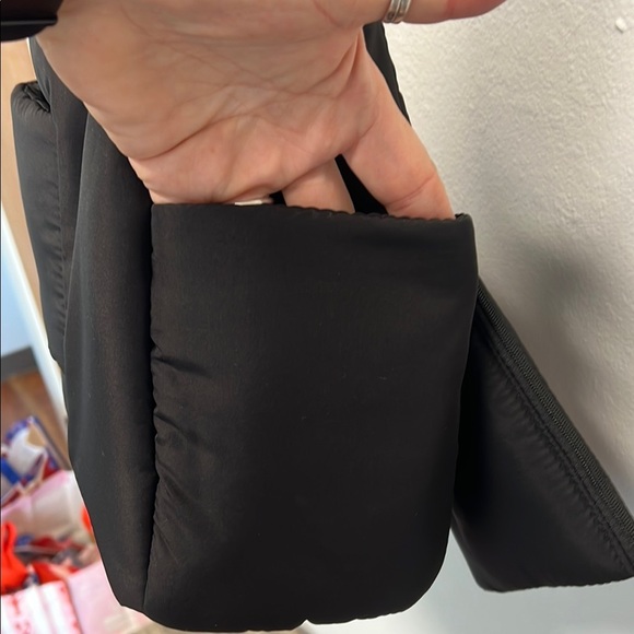 π€π Wilo The Brand Knot Cresent Travels Bag w/ Crossbody & Carry-On Straps βοΈ - Picture 7 of 9